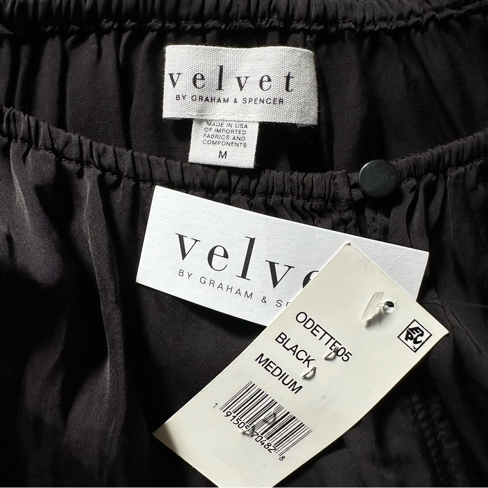 NWT VELVET by GRAHAM & SPENCER Odette Satin Blouse M Black - Picture 7 of 8